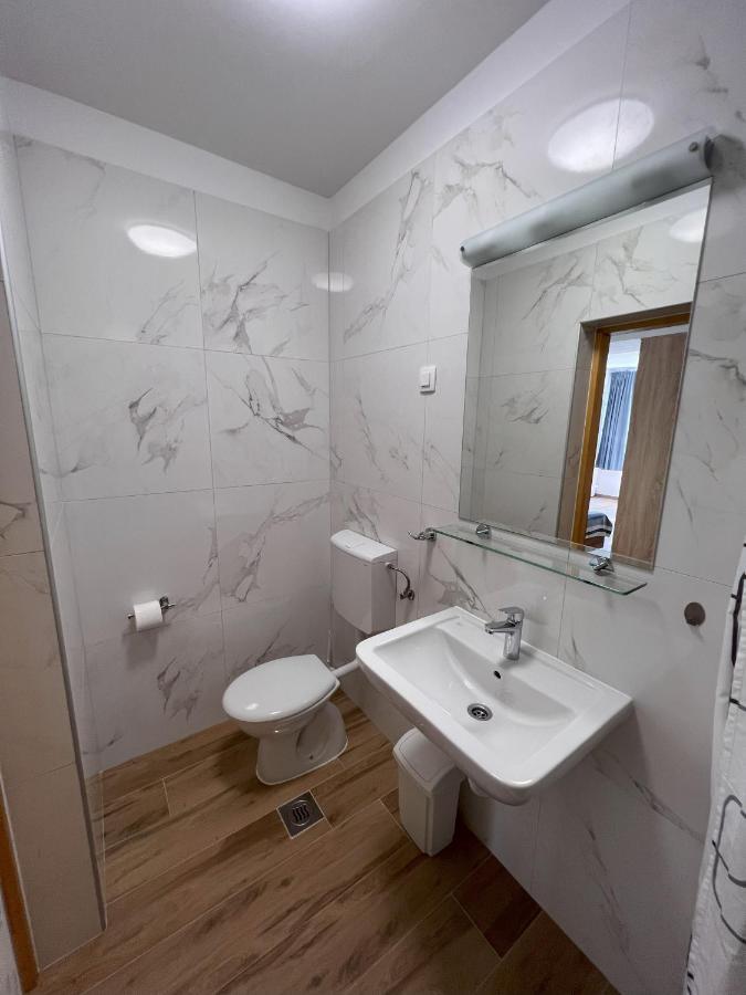 Apartmani Palme Funtana Esterno foto