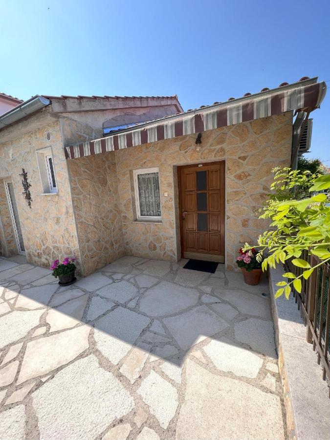 Apartmani Palme Funtana Esterno foto