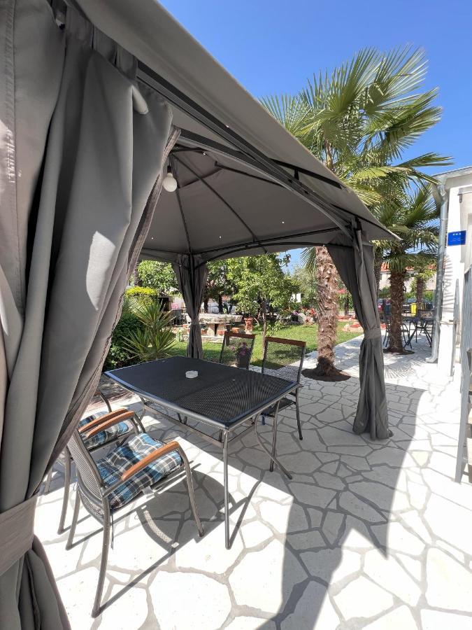Apartmani Palme Funtana Esterno foto