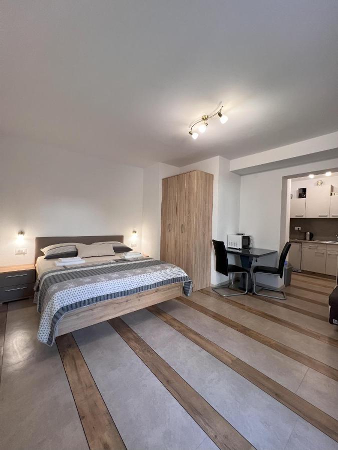 Apartmani Palme Funtana Esterno foto