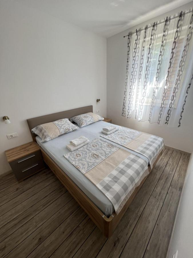 Apartmani Palme Funtana Esterno foto