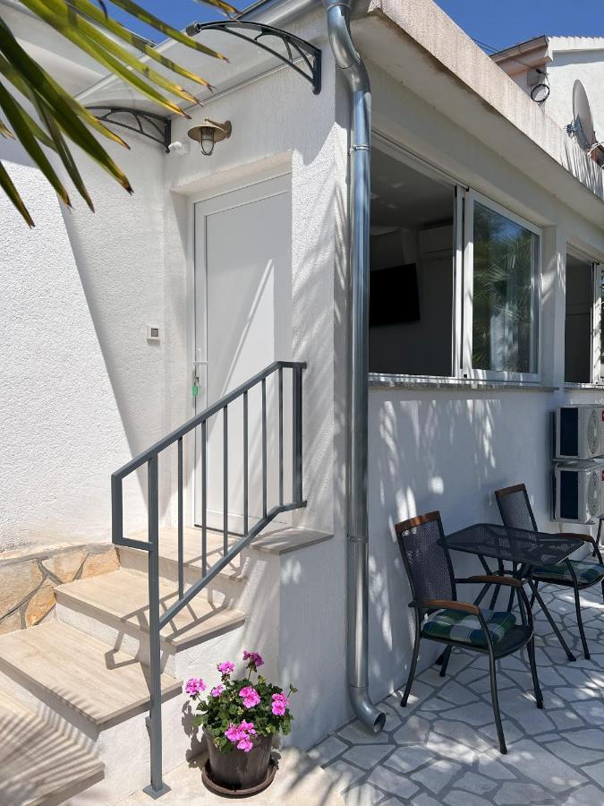Apartmani Palme Funtana Esterno foto
