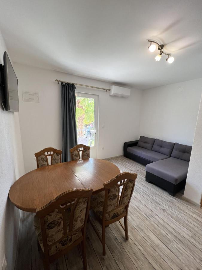 Apartmani Palme Funtana Esterno foto