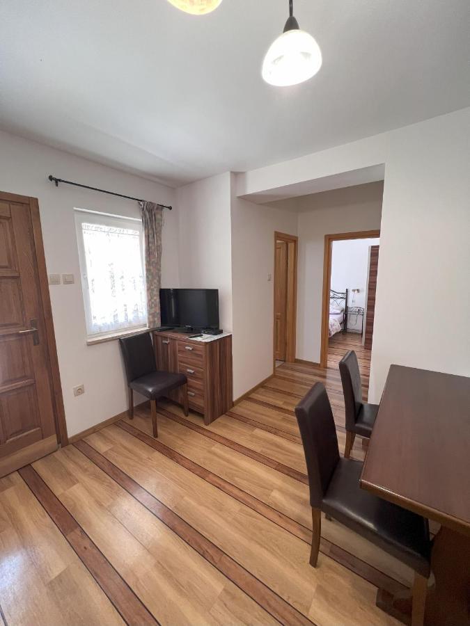 Apartmani Palme Funtana Esterno foto