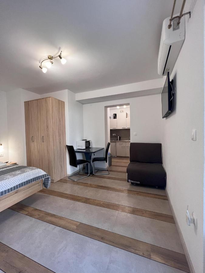 Apartmani Palme Funtana Esterno foto