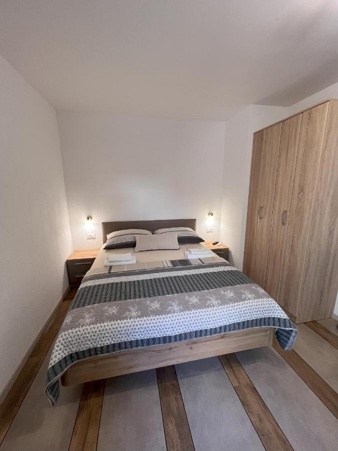 Apartmani Palme Funtana Esterno foto