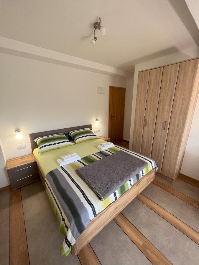 Apartmani Palme Funtana Esterno foto